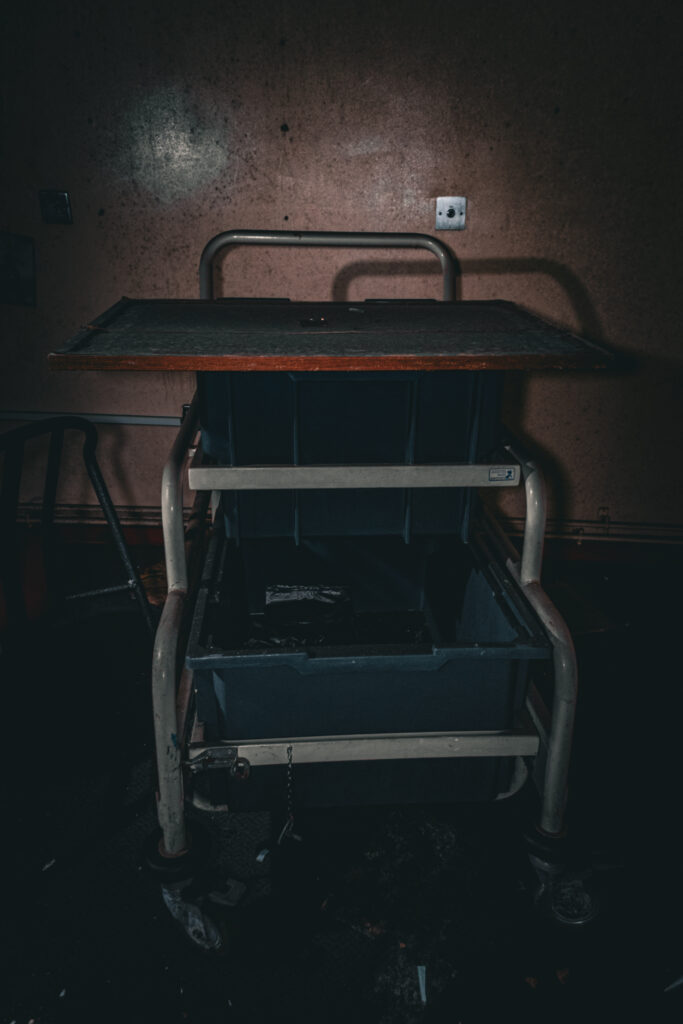 DSC_0286-1-683x1024 Exploring an Apocalyptical hospital in the UK.