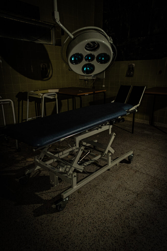 DSC_0379-1-683x1024 Exploring an Apocalyptical hospital in the UK.