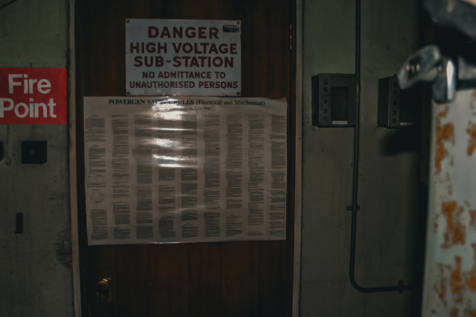 img_2037_34233669662_l Exploring the Abandoned Powergen, Solihull!