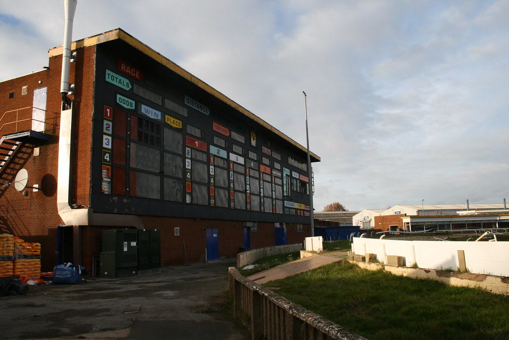 img_6692_24654334778_l Exploring Hall Greens Abandoned Dogs Stadium (2017)