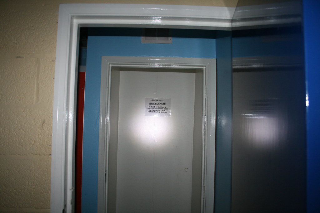 img_6718_24654407638_l Exploring Hall Greens Abandoned Dogs Stadium (2017)