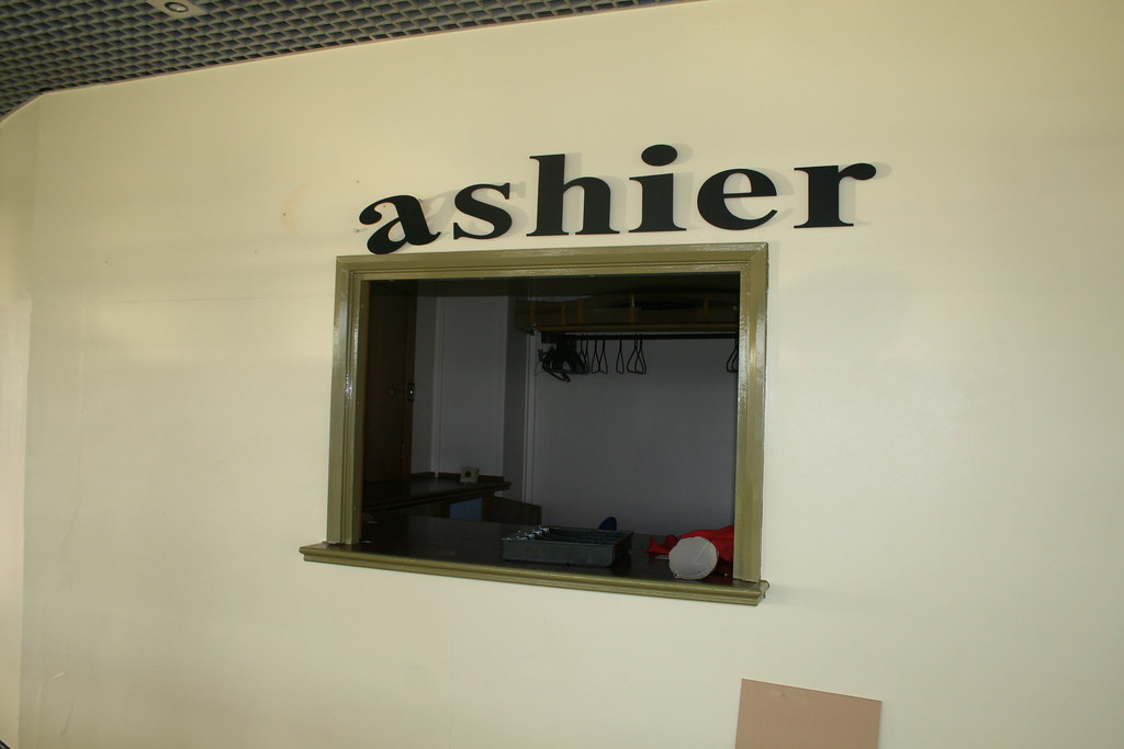 img_6723_24654422178_l Exploring Hall Greens Abandoned Dogs Stadium (2017)