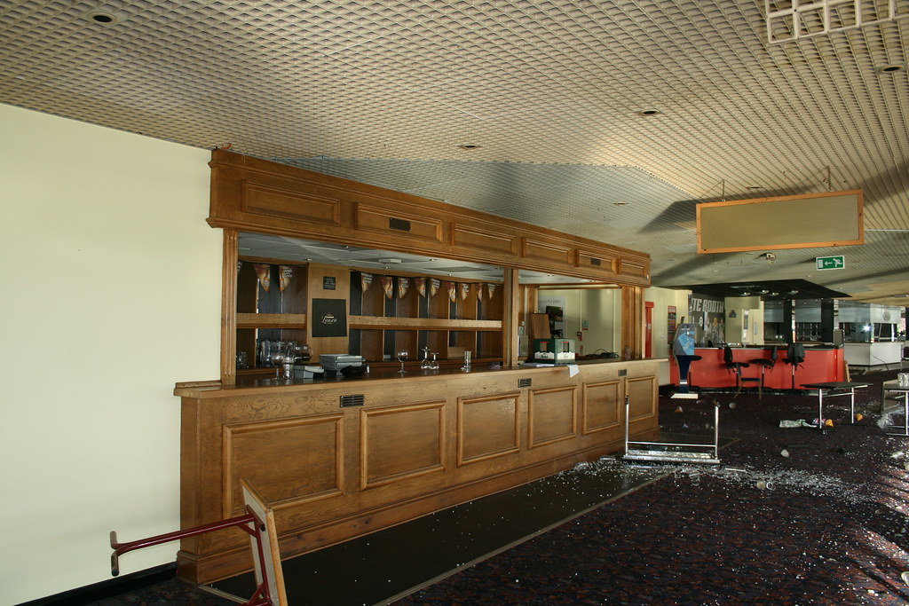 img_6724_26751231289_l Exploring Hall Greens Abandoned Dogs Stadium (2017)