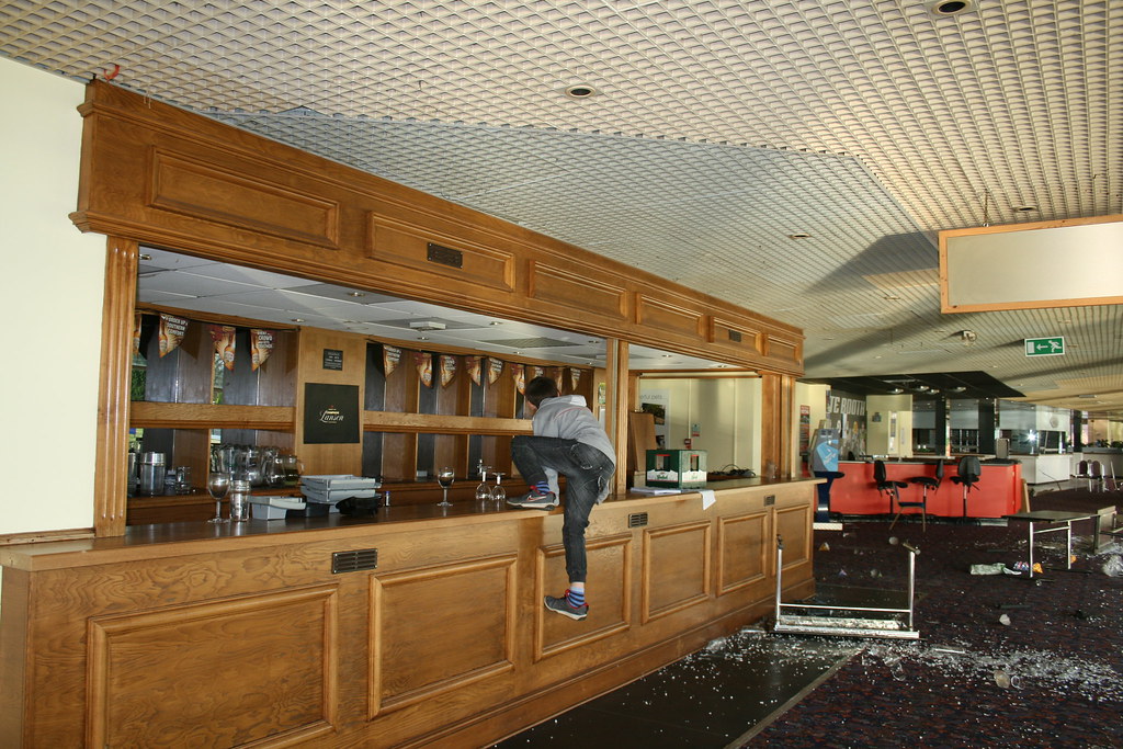 img_6726_37639500475_l Exploring Hall Greens Abandoned Dogs Stadium (2017)