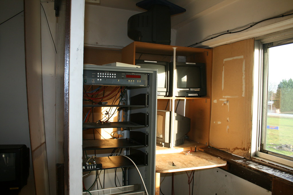 img_6737_38470958466_l Exploring Hall Greens Abandoned Dogs Stadium (2017)