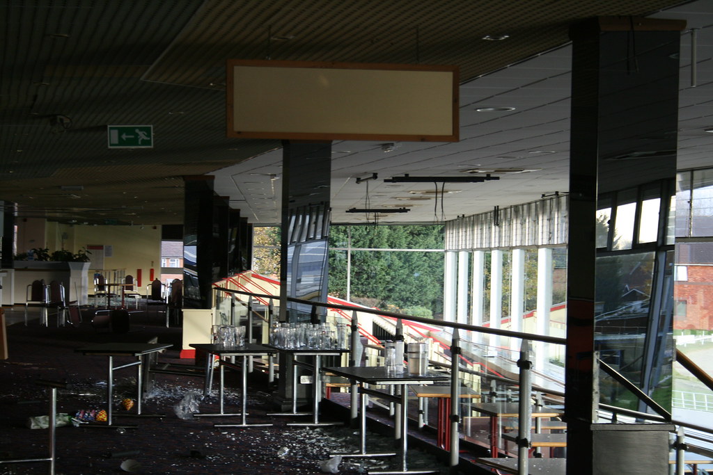 img_6760_24654531978_l Exploring Hall Greens Abandoned Dogs Stadium (2017)