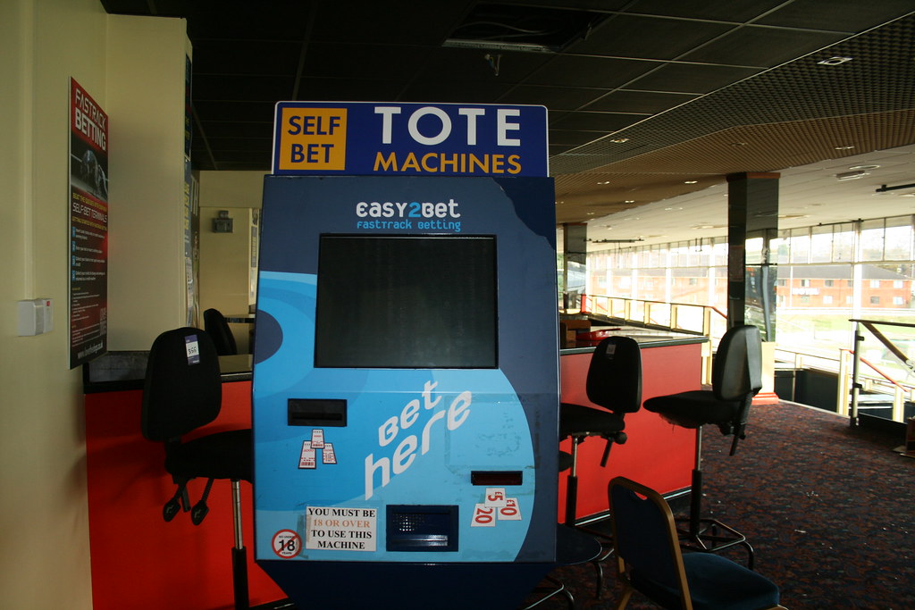 img_6763_26751340519_l Exploring Hall Greens Abandoned Dogs Stadium (2017)