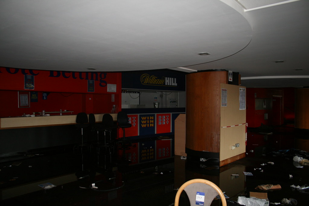 img_6779_38495355882_l Exploring Hall Greens Abandoned Dogs Stadium (2017)