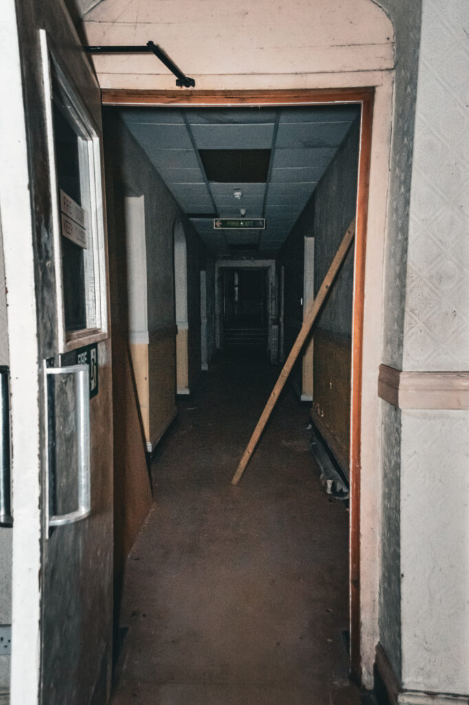 DSC_0127-4-682x1024 The explore of Aldermaston Manor: